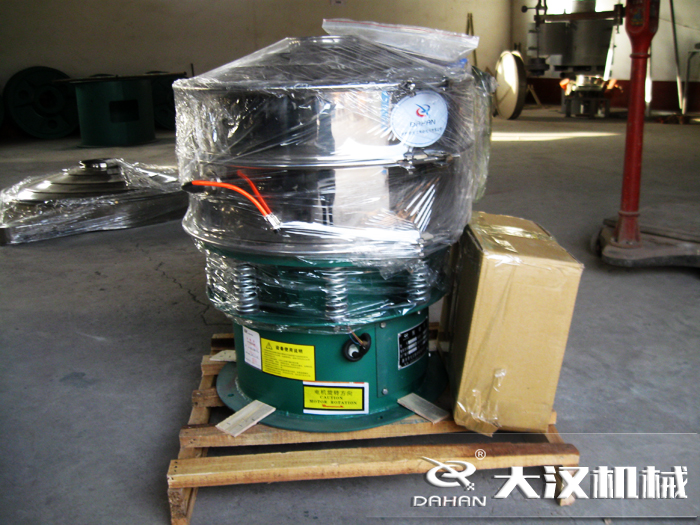 三氯蔗糖粉超聲波振動(dòng)篩采用不銹鋼+碳鋼材質(zhì)的產(chǎn)品能夠更好的節(jié)省成本，同時(shí)能夠達(dá)到想要的篩分效果。